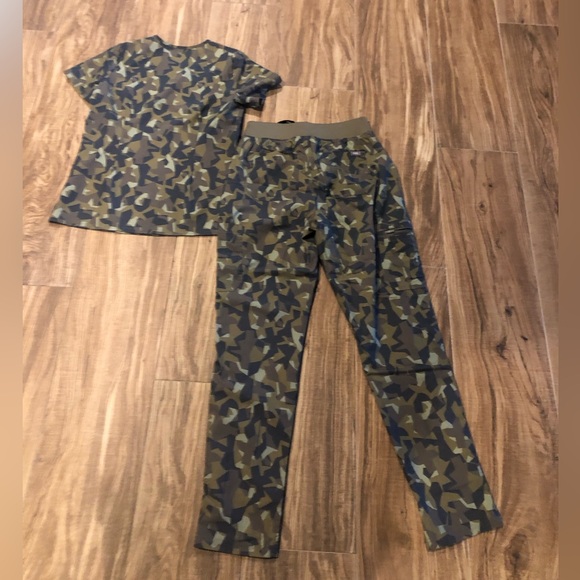 NWOT Figs camouflage set technical collection. - Picture 4 of 9